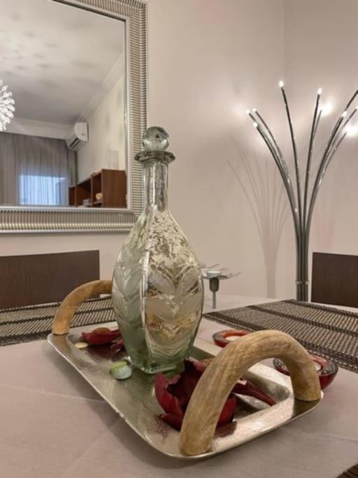 Crimson Suite: 1-Bedroom Apartment In Tesalonika Bagian luar foto