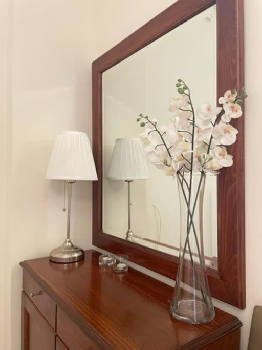 Crimson Suite: 1-Bedroom Apartment In Tesalonika Bagian luar foto